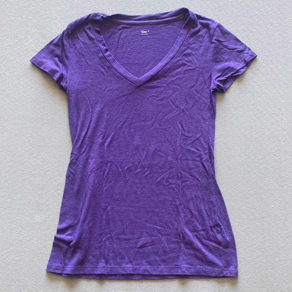Gap V neck Purple Tee